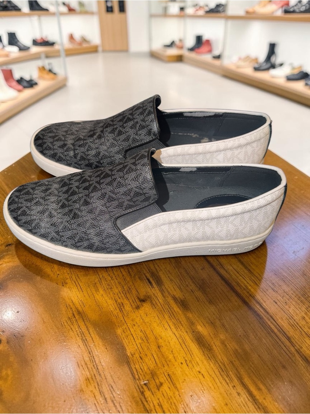 Michael Kors Slip-On shoes - Picture 5 of 5